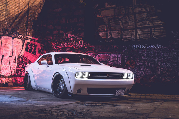 Низкий Dodge Challenger