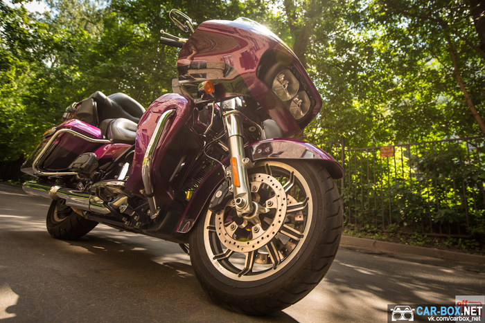 Тест-драйв мотоцикла Harley-Davidson Road Glide